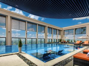 Hồ bơi cực chất tại Altara Suites Đà Nẵng