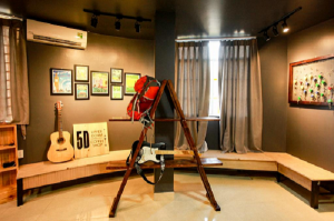 Một góc của phòng sinh hoạt chung tại 5D Upper Drom