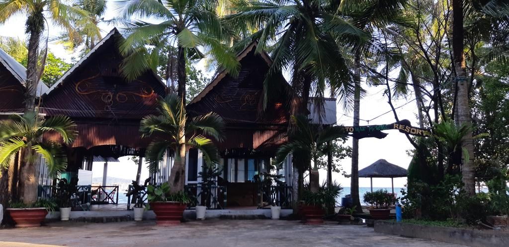 Mai Phương Beachfront Resort có bãi tắm riêng. Không gian yên tĩnh và gần gũi với thiên nhiên