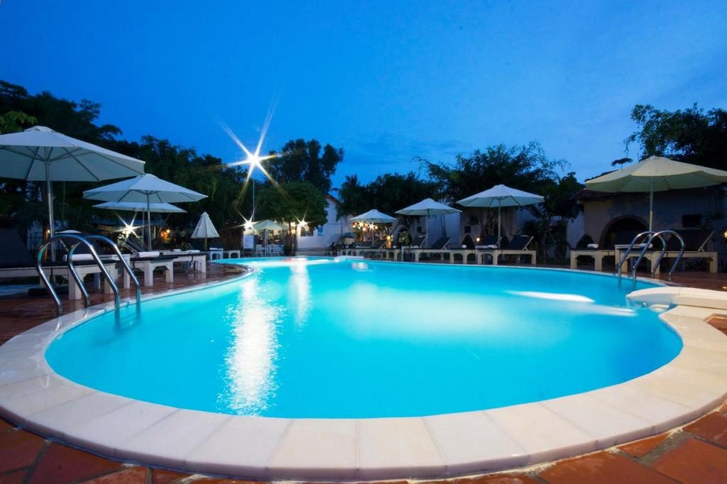 Diadem Resort sở hữu hồ bơi ngoài trời ấn tượng và đẹp mắt