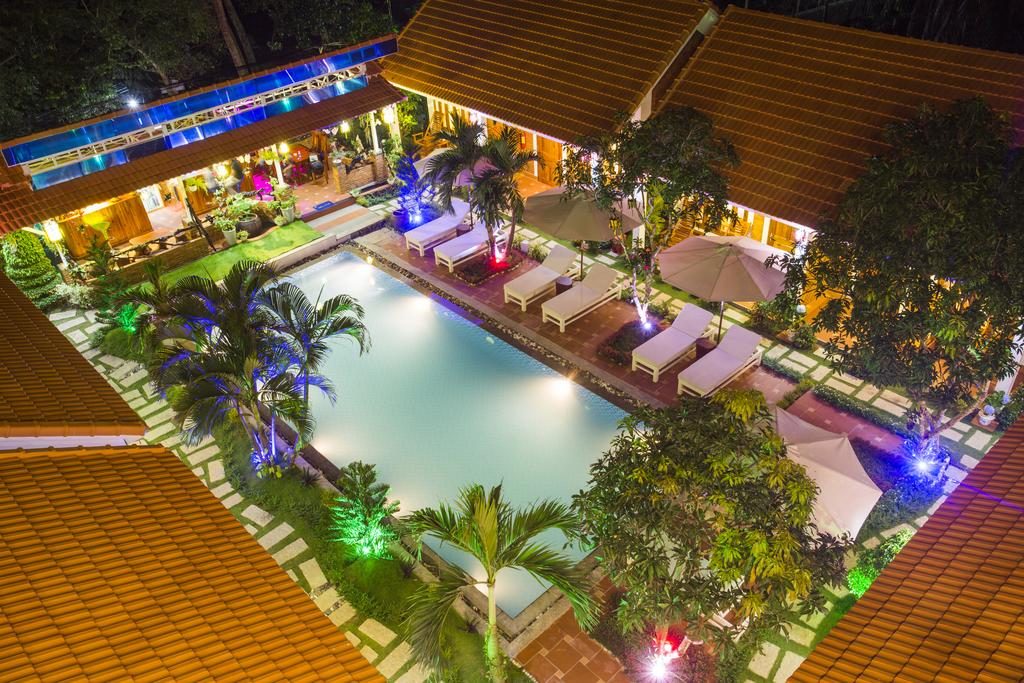 Little Garden Bungalow với hồ bơi vuông vắn. Chỗ nghỉ cao cấp với nhiều tiện nghi và dịch vụ