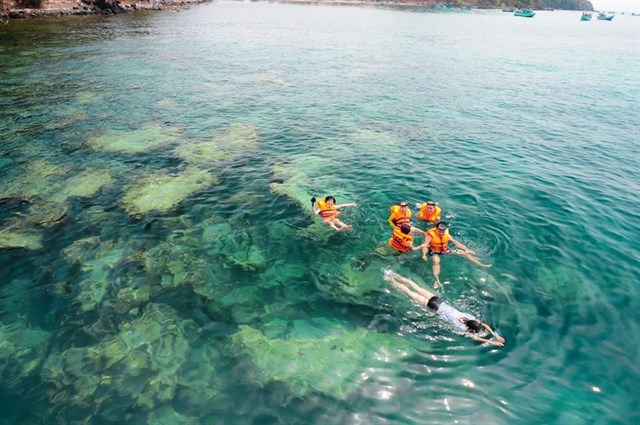 Lặn ngắm san hô là một hoạt động bạn không nên bỏ qua khi đến thăm đảo Nam Du