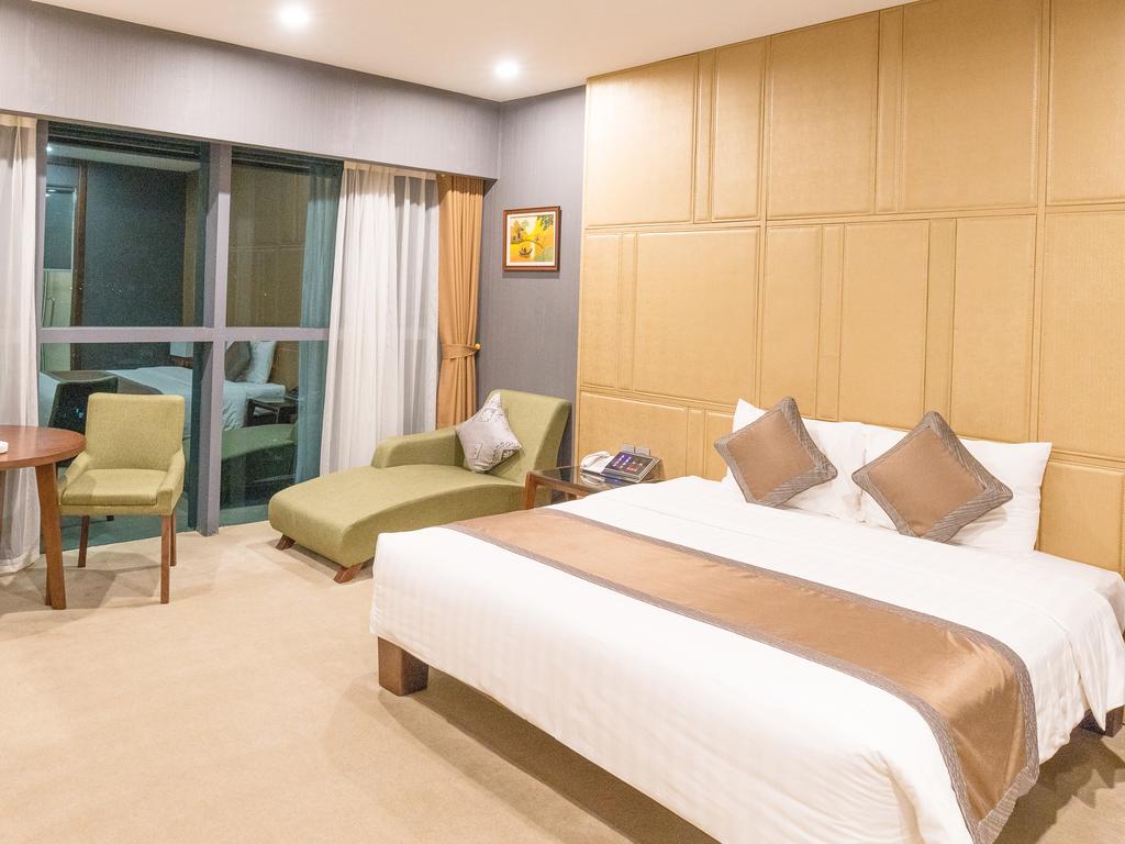 Bien Bac Hotel về đêm - villa tại Trà Cổ, Quảng Ninh