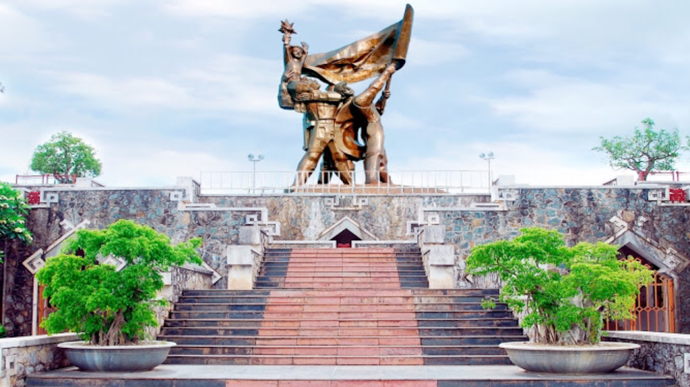 Tượng đài chiến thắng ở Điện Biên