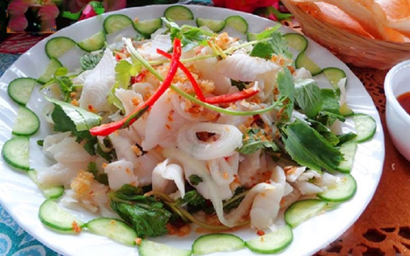 Món ăn độc đáo khi du lịch Đồng Nai: Gỏi cá Biên Hòa