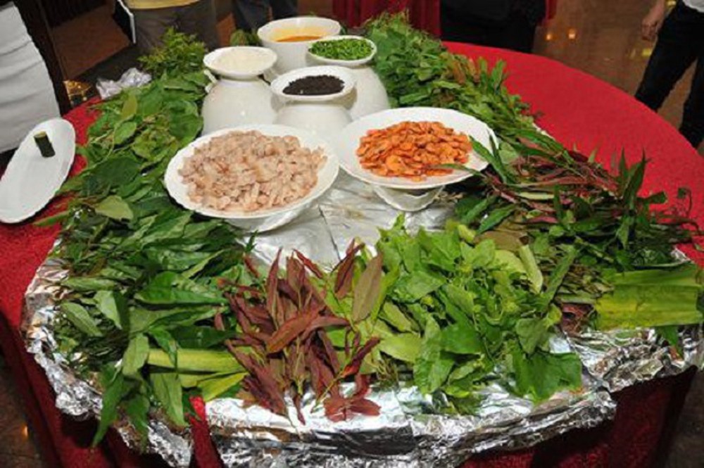 Lẩu lá rừng: Món ăn đặc trưng khi du lịch Gia Lai