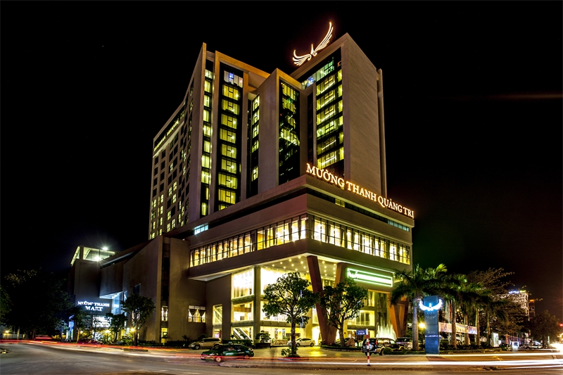 Hình ảnh khách sạn Mường Thanh grand Quảng Trị lung linh về đêm