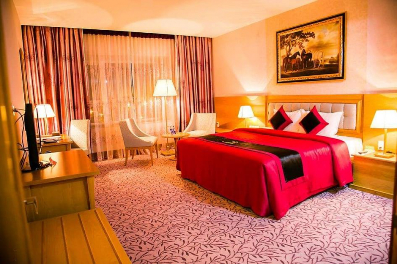 Phòng ngủ sang chảnh, ấm áp của khách sạn Sài Gòn - Đông Hà